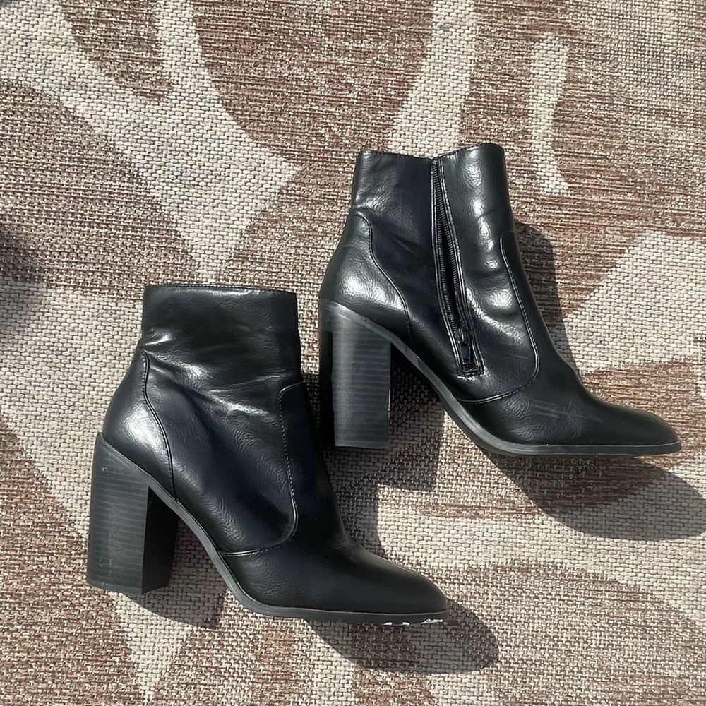 black high vintage heeled booties size 8.5